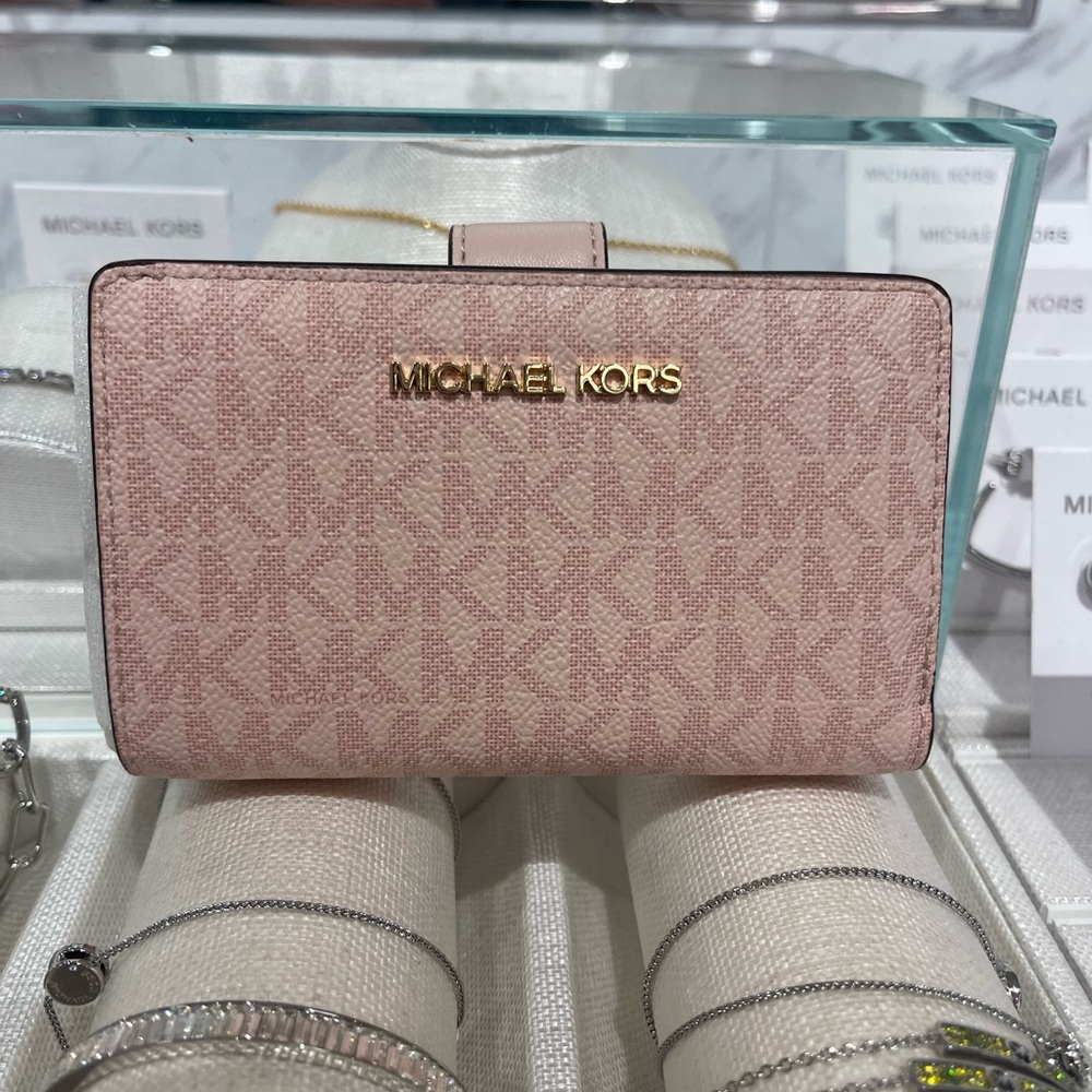 MICHAEL KORS Jet Set Medm Signature Logo BiFold Zip CN Wallet
Powder Blush 
NWT - Picture 5 of 16